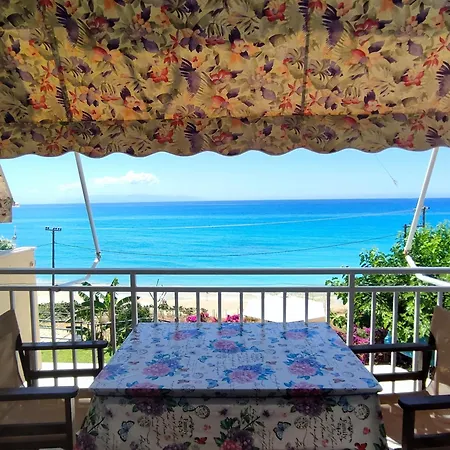 Rosa's Apartment Lourdata (Kefalonia)